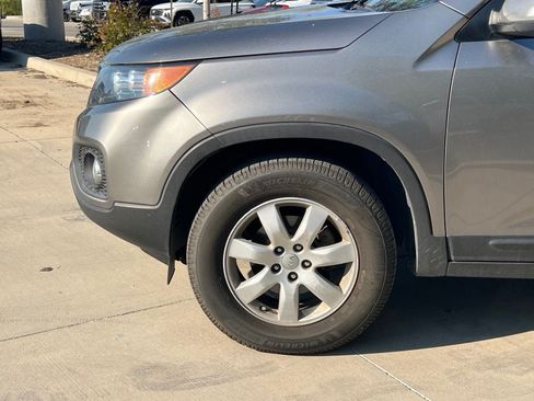 Used 2013 Kia Sorento LX w/ Value Pkg FWD image 8