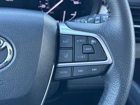 Certified 2023 Toyota Sienna XLE image 31