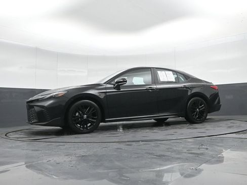 Used 2025 Toyota Camry SE image 37