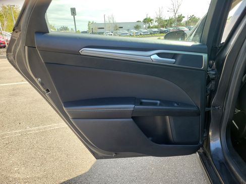 Used 2019 Ford Fusion SE image 14