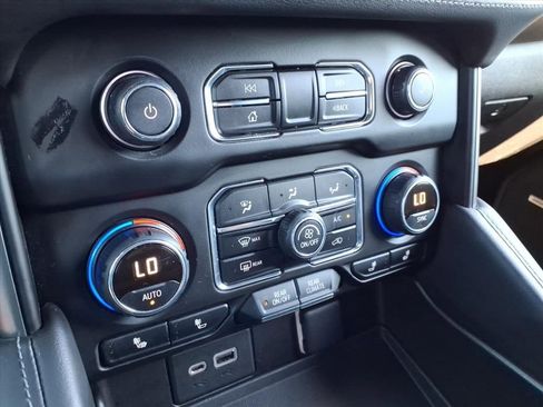 Used 2021 Chevrolet Tahoe Z71 w/ Z71 Signature Package image 30