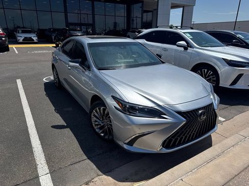 Used 2024 Lexus ES 300h w/ Accessory Package (Z1) FWD image 2
