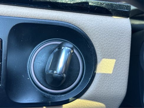 Used 2020 Porsche Cayenne image 47