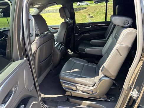 Used 2023 Cadillac Escalade ESV Luxury AWD/4WD image 10