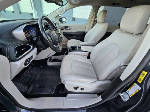 Used 2021 Chrysler Pacifica Touring-L w/ Premium & Safety Sphere Group AWD/4WD image 12