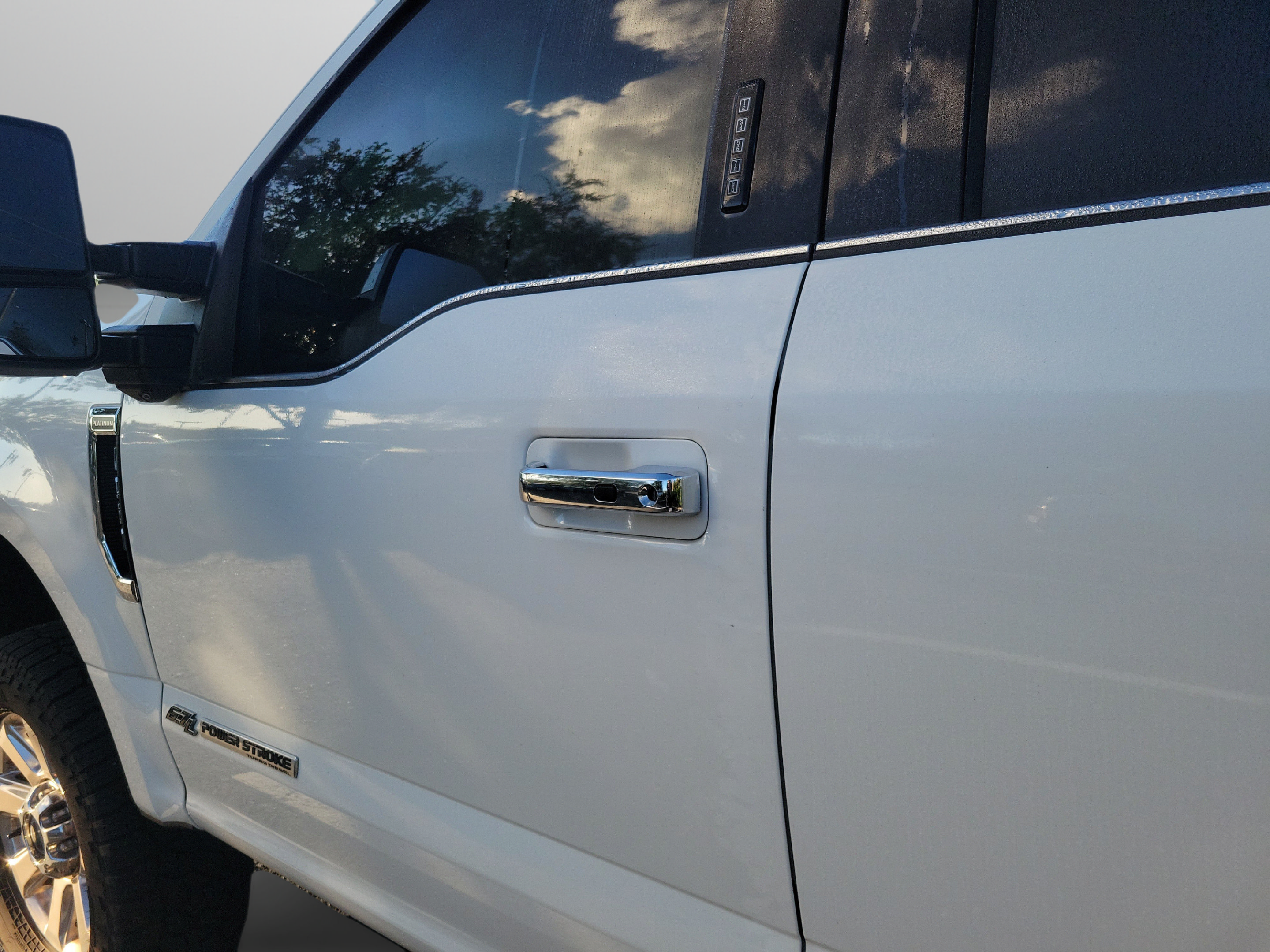 Used 2021 Ford F250 Platinum w/ FX4 Off-Road Package AWD/4WD image 28