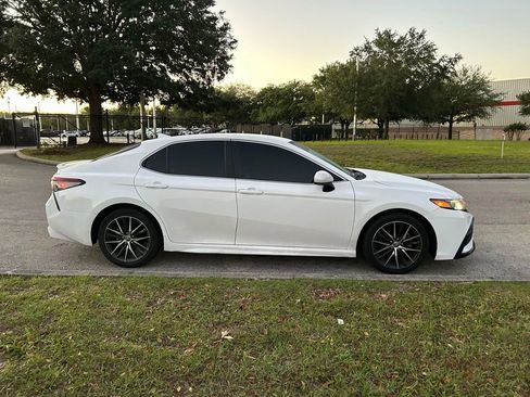 Used 2021 Toyota Camry SE image 6