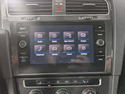 Used 2018 Volkswagen Golf SE FWD image 31
