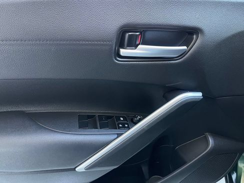 Used 2022 Toyota Corolla Cross XLE w/ Convenience Package FWD image 10