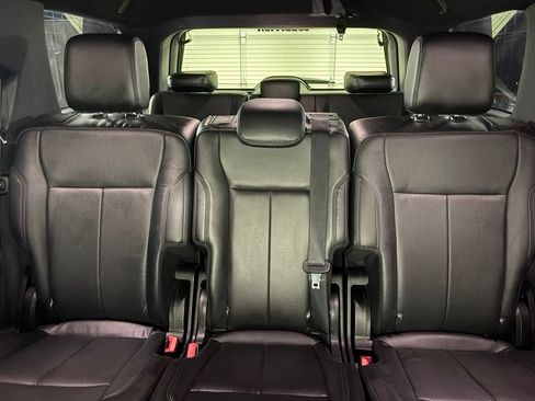 Used 2018 Ford Expedition XLT w/ Equipment Group 202A RWD image 48