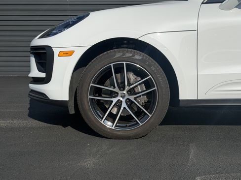 Certified 2024 Porsche Macan AWD/4WD image 12