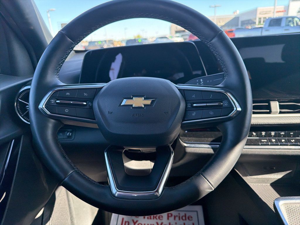 Used 2025 Chevrolet Equinox LT AWD/4WD image 9