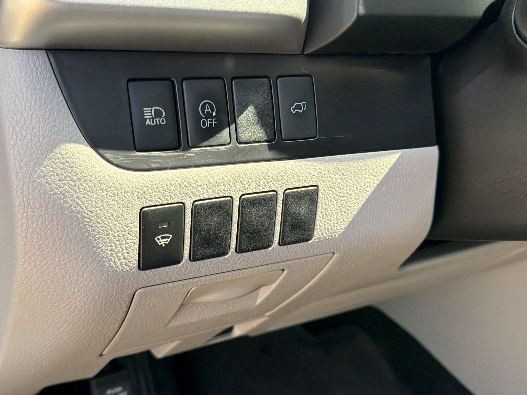 Used 2019 Toyota Highlander XLE FWD image 18