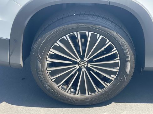 Certified 2026 Volkswagen Tiguan S w/ 18" Wheel Package FWD image 6
