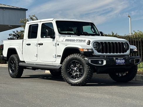 New 2025 Jeep Gladiator Sport image 2