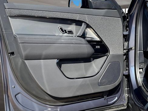 Used 2025 Land Rover Range Rover Sport SE image 18