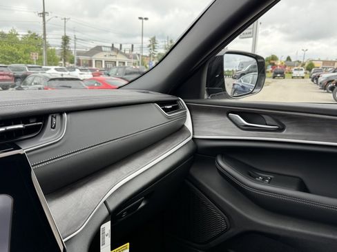 New 2025 Jeep Grand Cherokee Limited w/ Black Appearance Package image 20