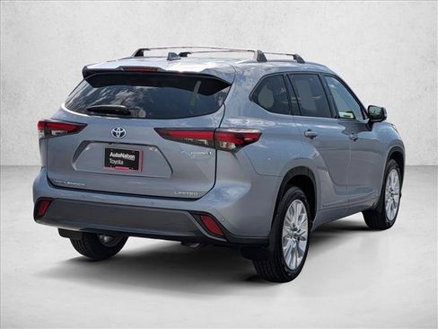 Certified 2024 Toyota Highlander Limited AWD/4WD image 5
