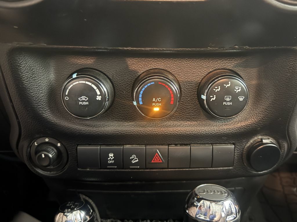 Used 2012 Jeep Wrangler Unlimited Sport AWD/4WD image 23