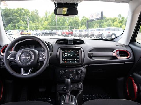 Used 2023 Jeep Renegade Trailhawk AWD/4WD image 19