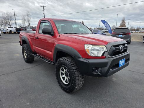 Used 2014 Toyota Tacoma 4x4 Regular Cab image 3