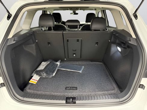 New 2025 Volkswagen Taos SE image 9