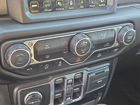 Used 2022 Jeep Gladiator Sport image 14