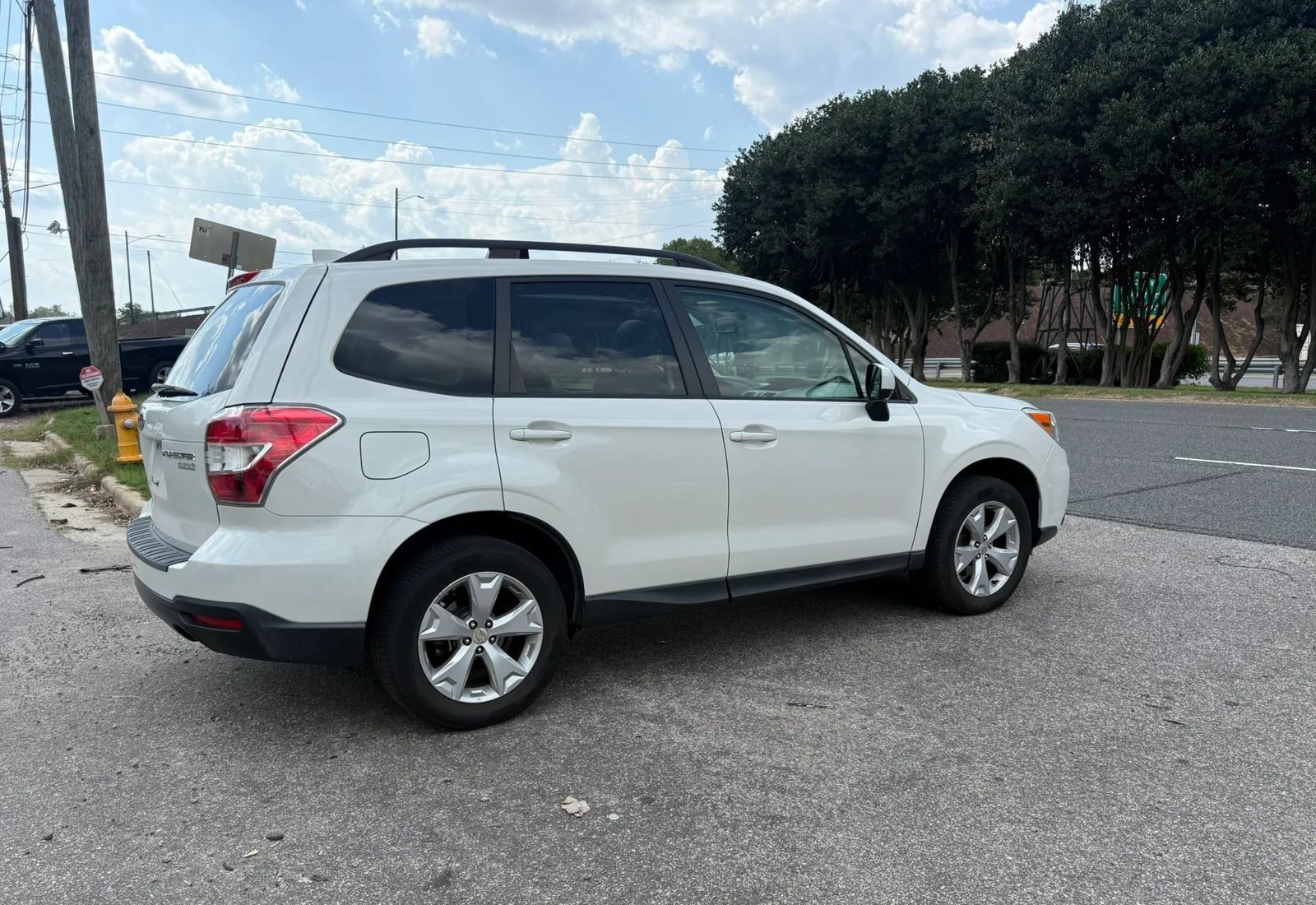 Used 2016 Subaru Forester 2.5i Premium w/ Popular Package #2 AWD/4WD image 4