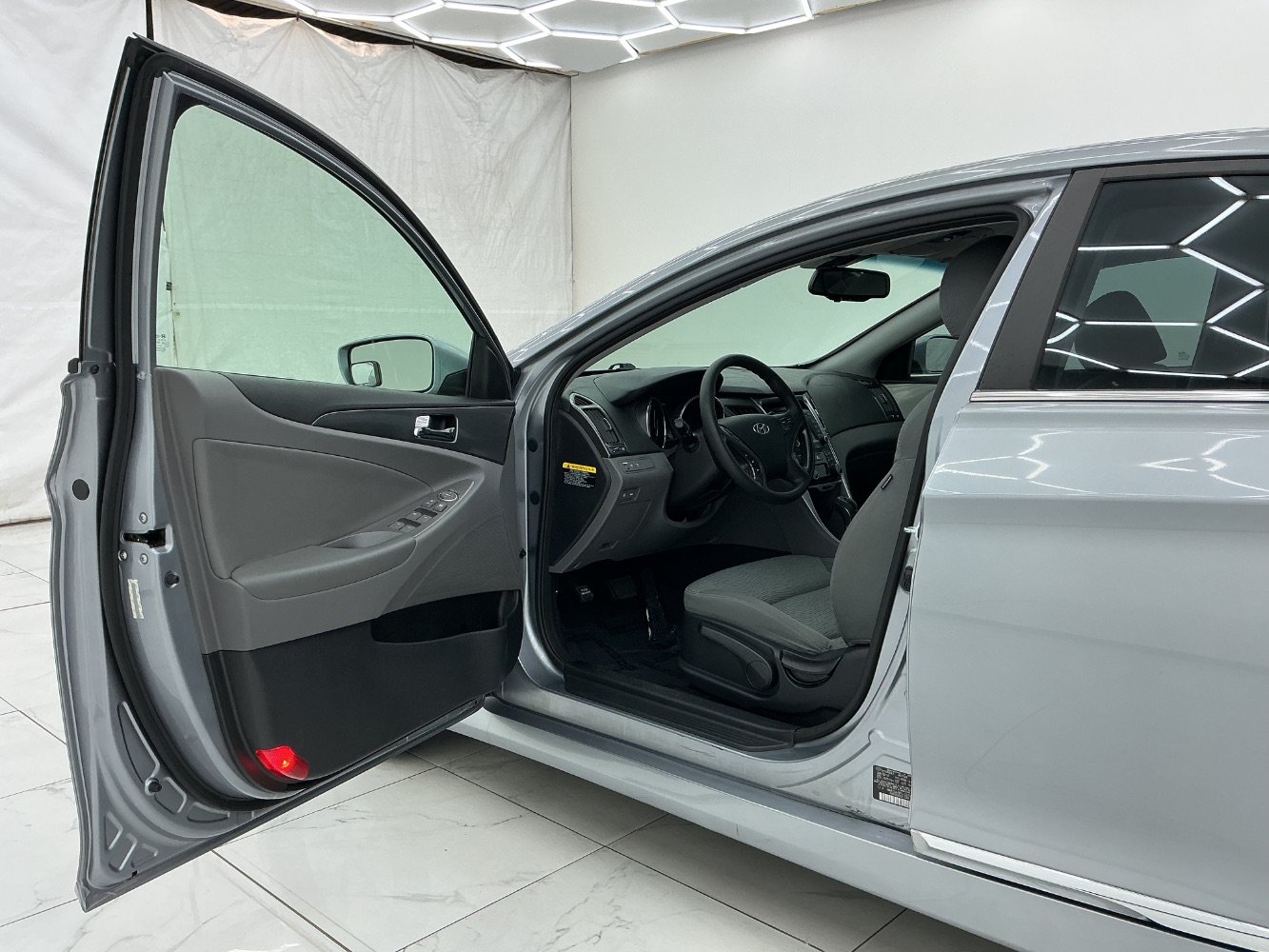 Used 2015 Hyundai Sonata Hybrid FWD image 16