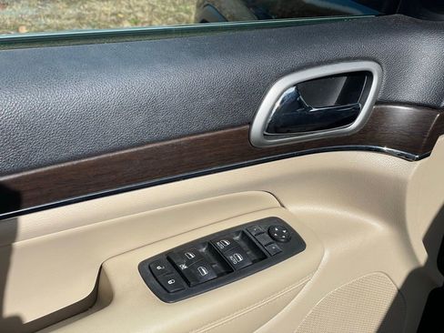 Used 2018 Jeep Grand Cherokee Limited image 13