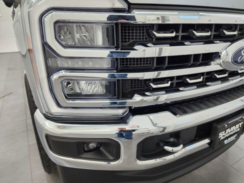 Used 2024 Ford F250 Lariat w/ Chrome Package image 24