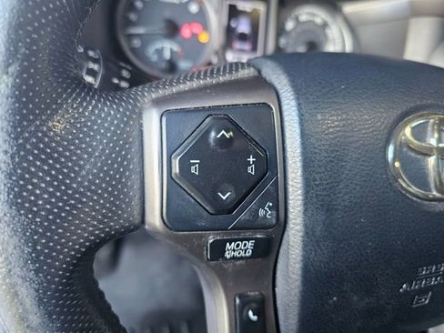 Used 2018 Toyota Tacoma SR5 image 28