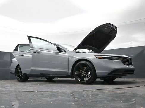 Used 2025 Honda Accord Sport image 40