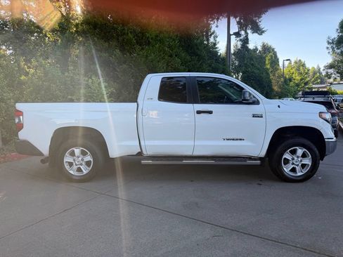 Used 2018 Toyota Tundra SR5 w/ SR5 Upgrade Package AWD/4WD image 2