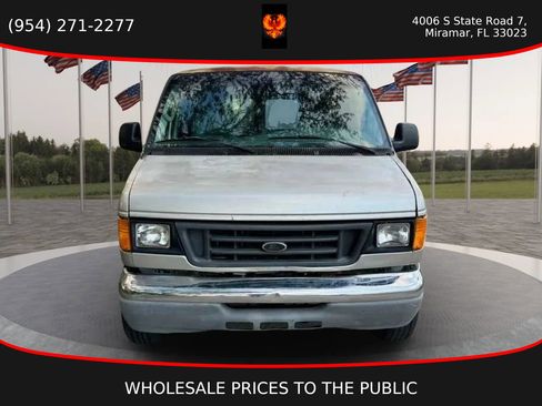 Used 2003 Ford E-250 and Econoline 250 Van 3D image 2