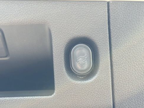 Used 2017 Chevrolet Tahoe Premier RWD image 36