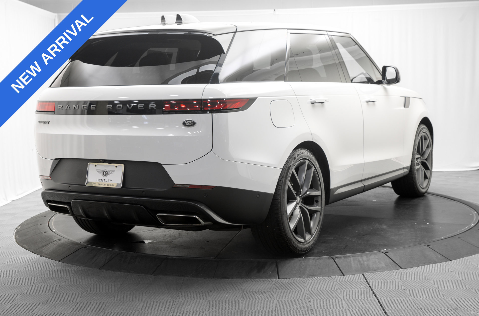 Used 2023 Land Rover Range Rover Sport SE AWD/4WD image 7