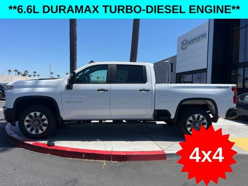 Used 2022 Chevrolet Silverado 2500 Custom w/ Custom Value Package AWD/4WD image 2