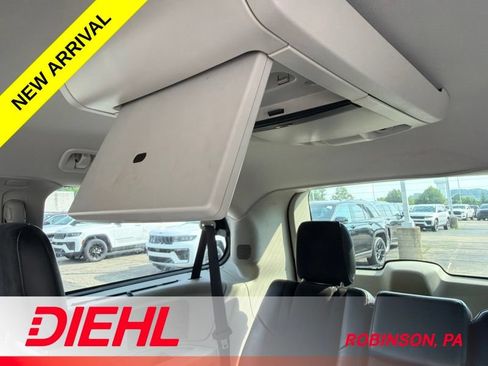 Used 2014 Chrysler Town & Country Touring-L FWD image 10