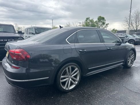 Used 2017 Volkswagen Passat 1.8T R-Line w/ R-Line Lighting Package image 3