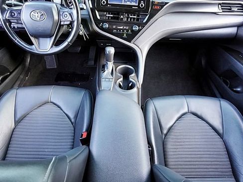 Used 2022 Toyota Camry SE FWD image 19