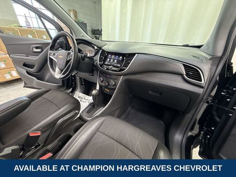 Used 2022 Chevrolet Trax LT w/ Midnight Edition image 37