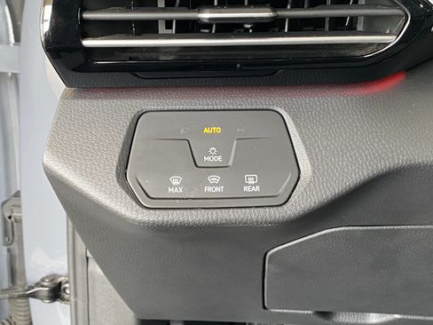 Certified 2023 Volkswagen ID.4 Pro AWD/4WD image 37