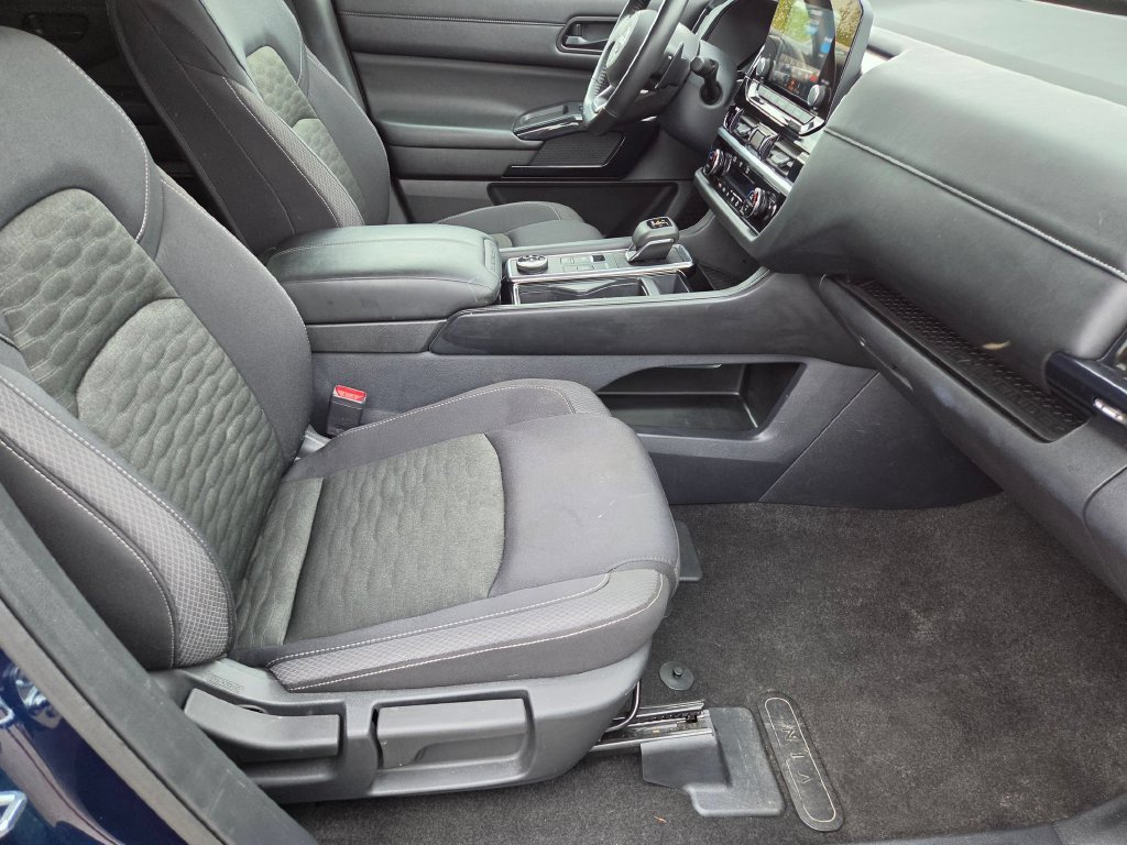 Used 2025 Nissan Pathfinder SV AWD/4WD image 30