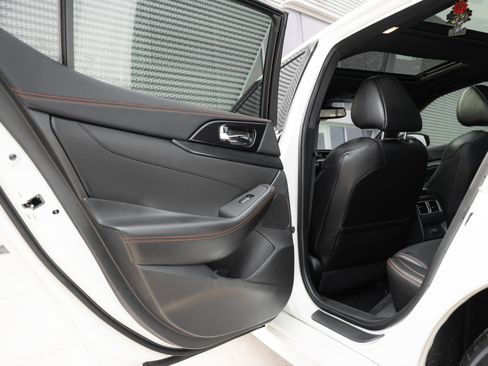 Used 2019 Nissan Maxima SR w/ Premium Package image 29