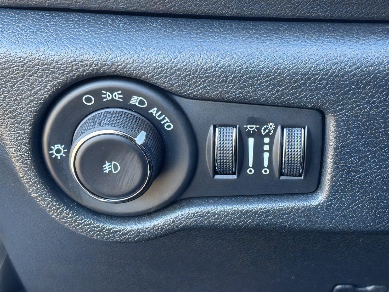 Used 2025 Chrysler Pacifica Select FWD image 21