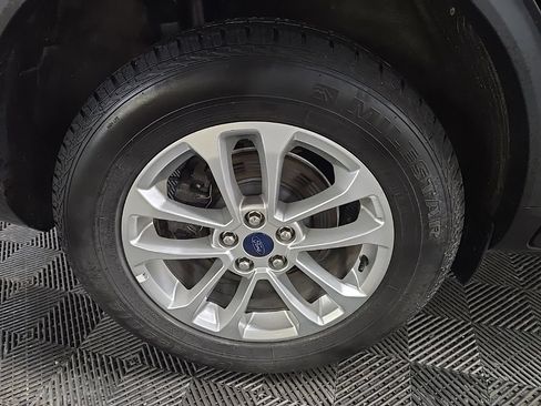 Certified 2022 Ford Escape SE w/ Cold Weather Package AWD/4WD image 17