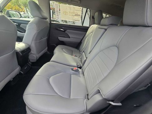 New 2026 Toyota Highlander XLE image 21