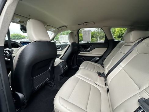 Certified 2025 Lincoln Corsair AWD w/ Equipment Group 101A image 18