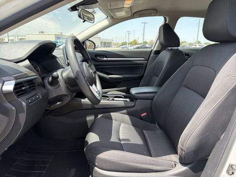 Used 2023 Nissan Altima 2.5 SV FWD image 11